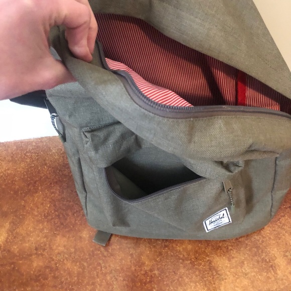 Herschel Backpack - Picture 3 of 4
